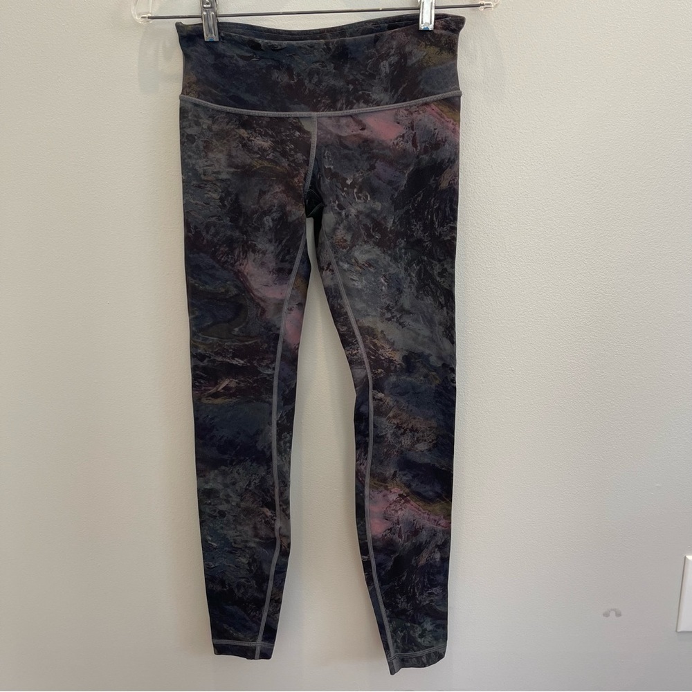 Lululemon Women's Low Rise Yoga Leggings Pants Size 6 Water color 27” Inseam